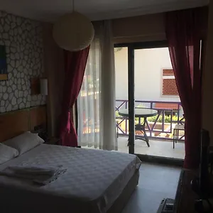 Otel Mavera, İçmeler